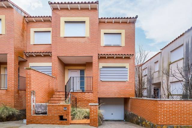 Casa adosada en Venta en C/ El Sol en El Carpio de Tajo