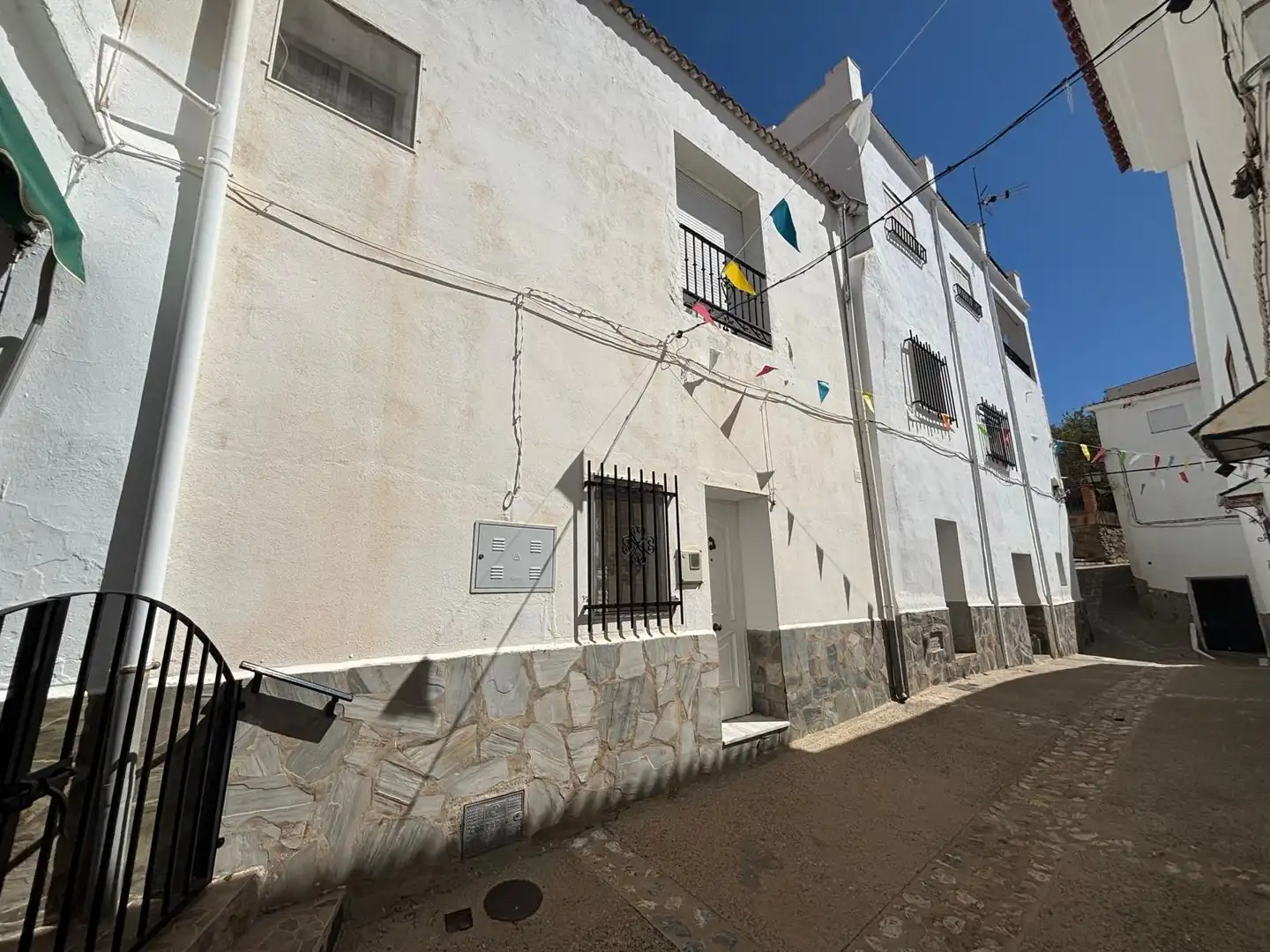 Vista exterior de Casa adosada en venda en Sorvilán