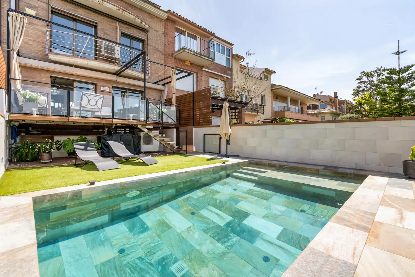 Piscina de Casa adosada en venta en Granollers con Calefacción, Jardín privado y Terraza