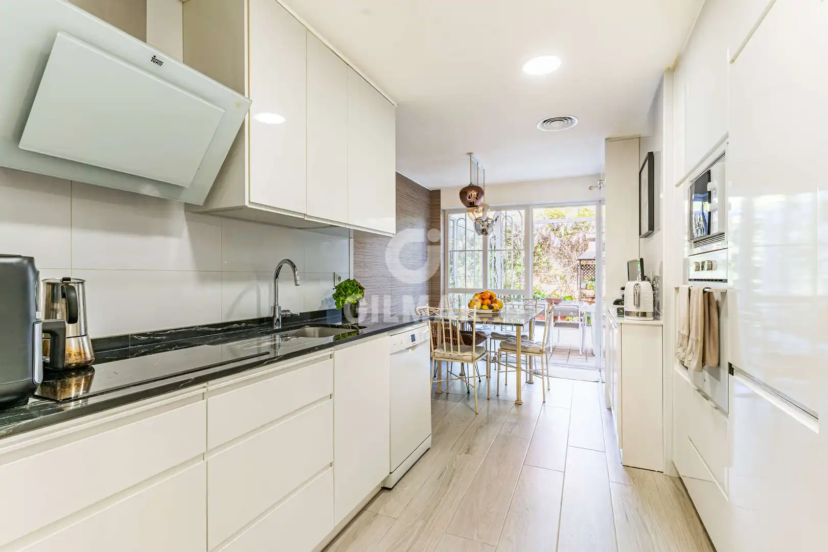 Kitchen of Ground floor for sale in Pozuelo de Alarcón  with Heating, Private garden and Storage room
