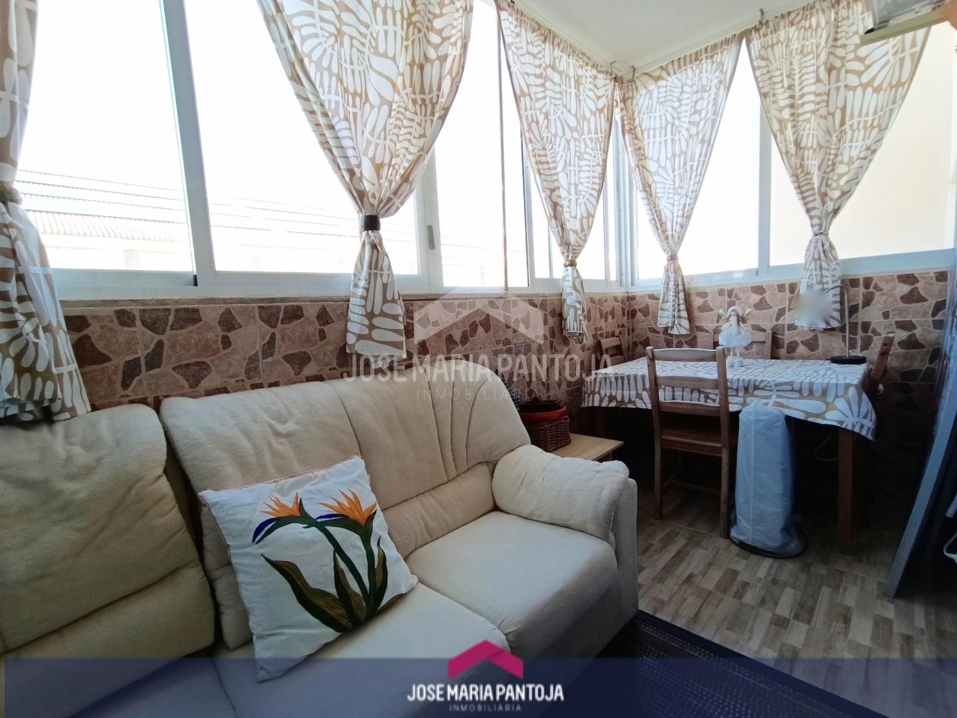 Sala d'estar de Pis en venda en Jerez de la Frontera amb Aire condicionat, Jardí privat i Terrassa