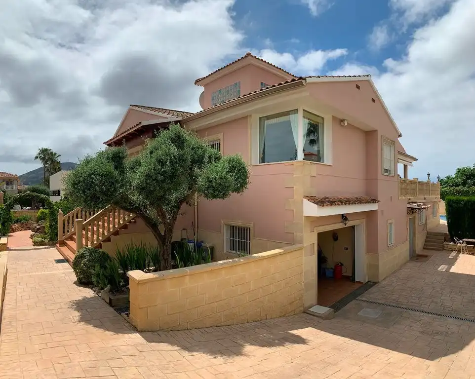 Vista exterior de Casa o chalet en venta en L'Alfàs del Pi con Aire acondicionado, Calefacción y Jardín privado