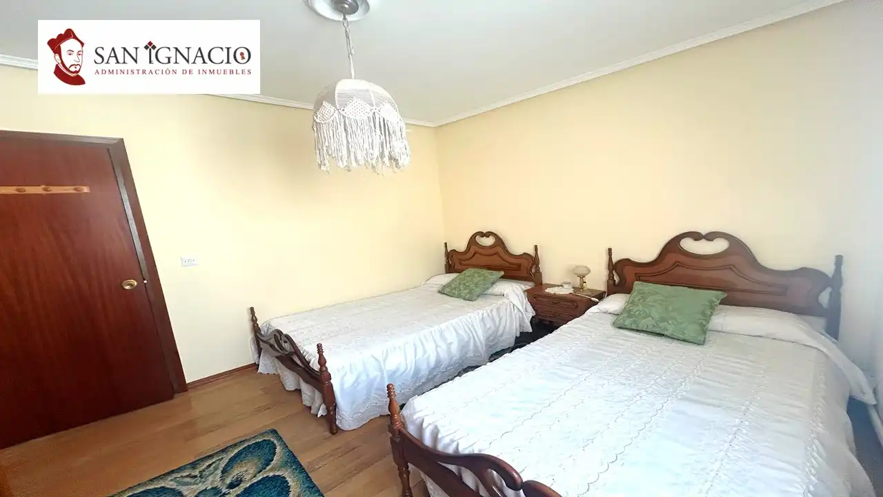 Bedroom of Flat for sale in Villarcayo de Merindad de Castilla la Vieja  with Heating, Furnished and Balcony