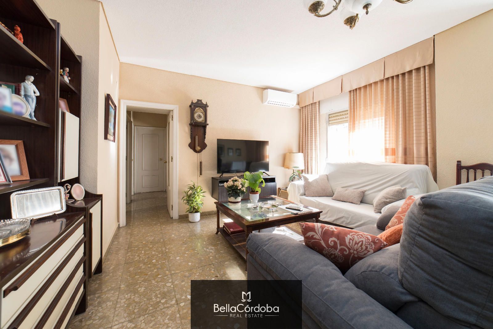 Sala d'estar de Pis en venda en  Córdoba Capital amb Calefacció, Terrassa i Traster