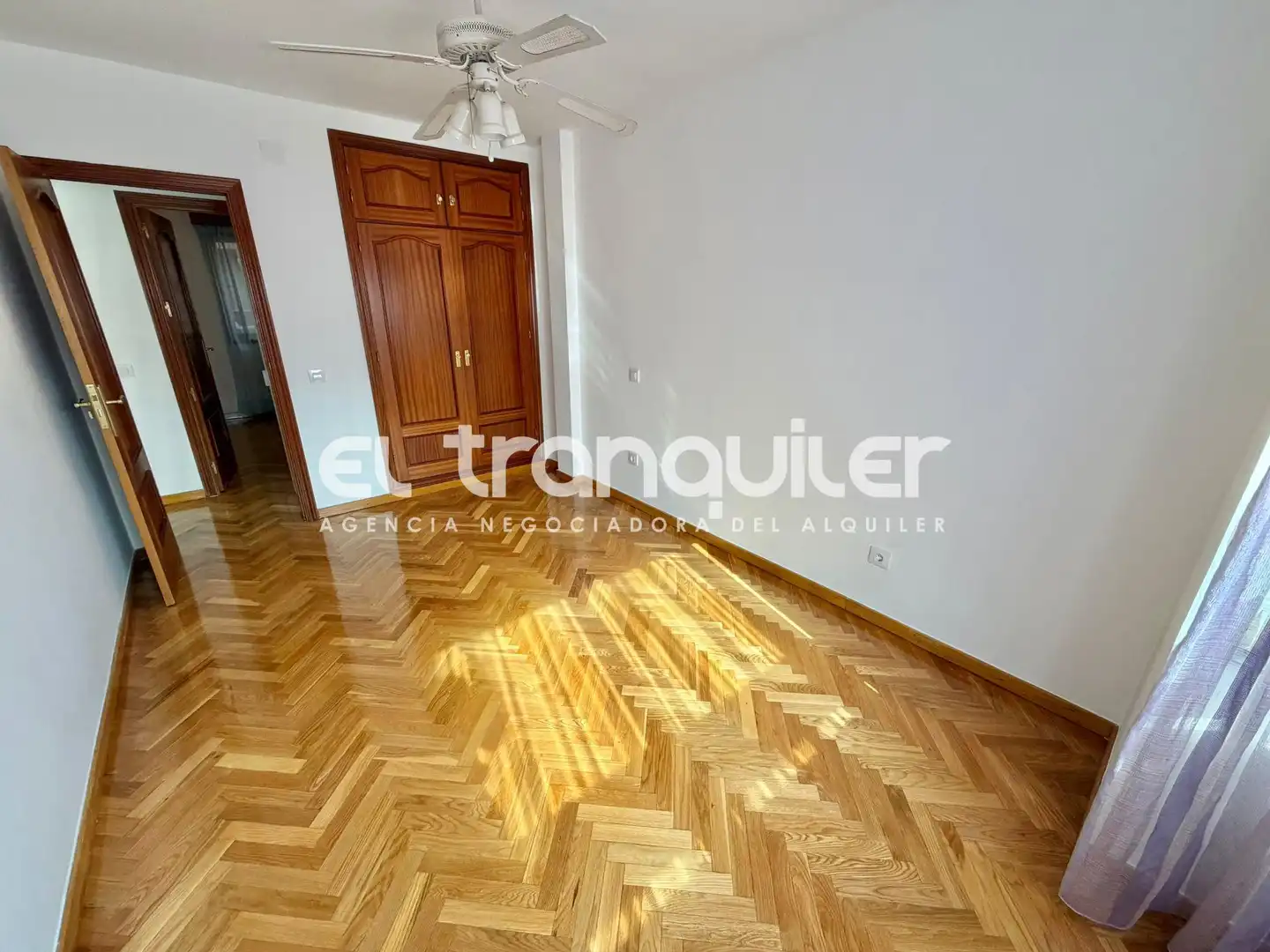 Habitación de Piso de alquiler en Madrid con Aire acondicionado, Parquet y Lavadora