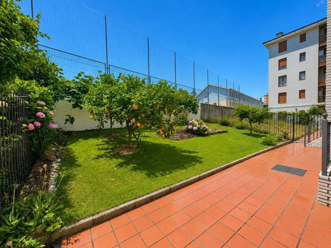 Garten von Wohnung zum Verkauf in Gozón mit Heizung, Privatgarten und Terrasse