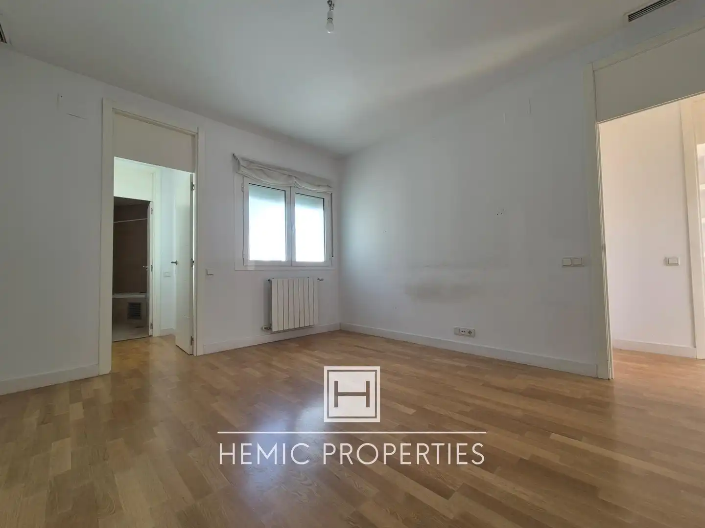 Bedroom of Flat for sale in  Madrid Capital  with Heating, Parquet flooring and Storage room