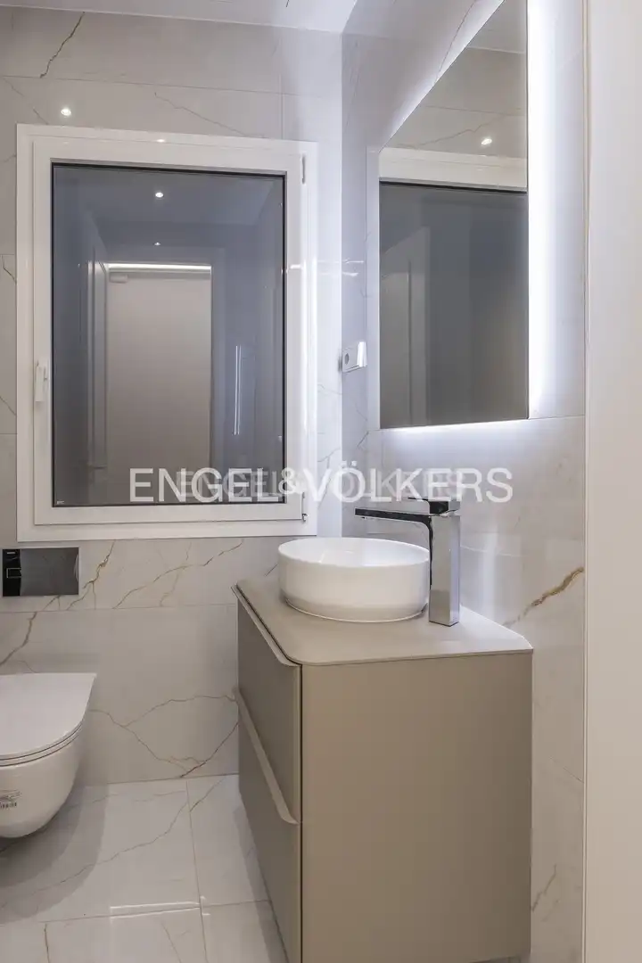 Bathroom of Flat for sale in Madrid  with Air Conditioner, Heating and Furnished