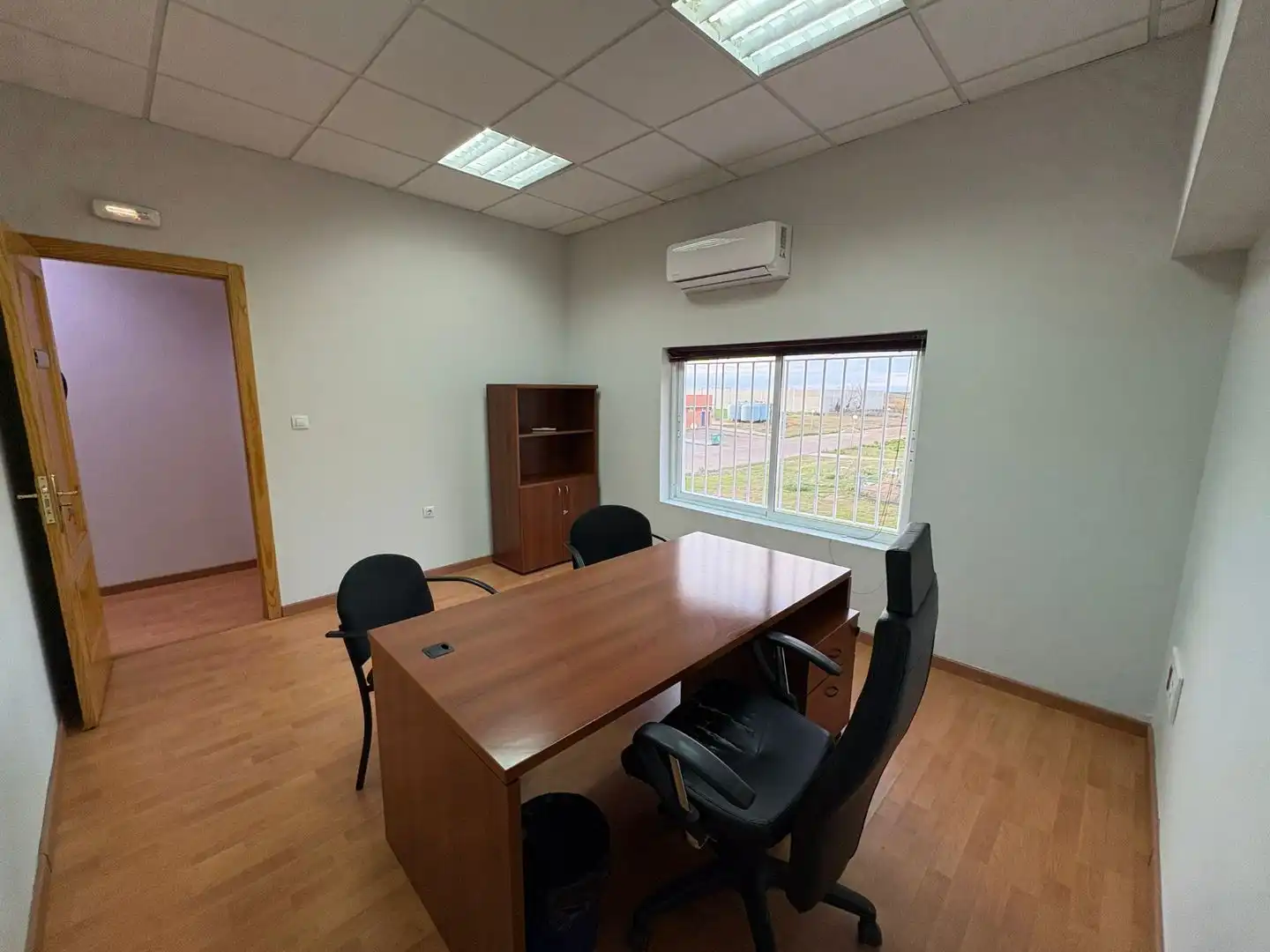 Büro zur Miete in Almendralejo mit Klimaanlage, Heizung und Möbliert