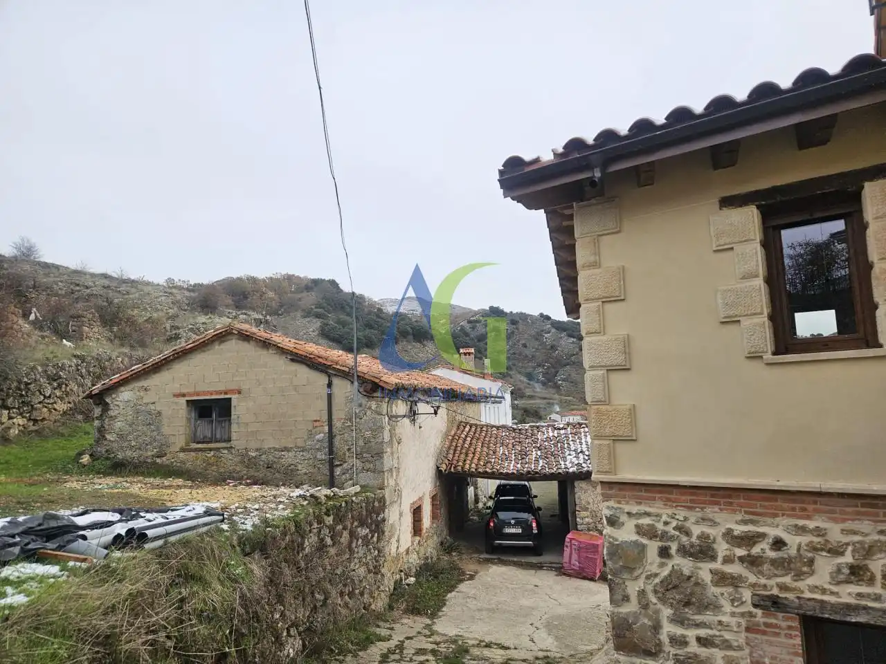 Vista exterior de Casa o chalet en venta en Cistierna con Calefacción, Jardín privado y Parquet
