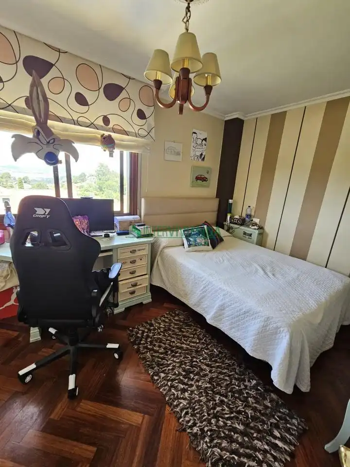 Habitación de Casa o chalet en venta en Vigo  con Calefacción, Jardín privado y Terraza