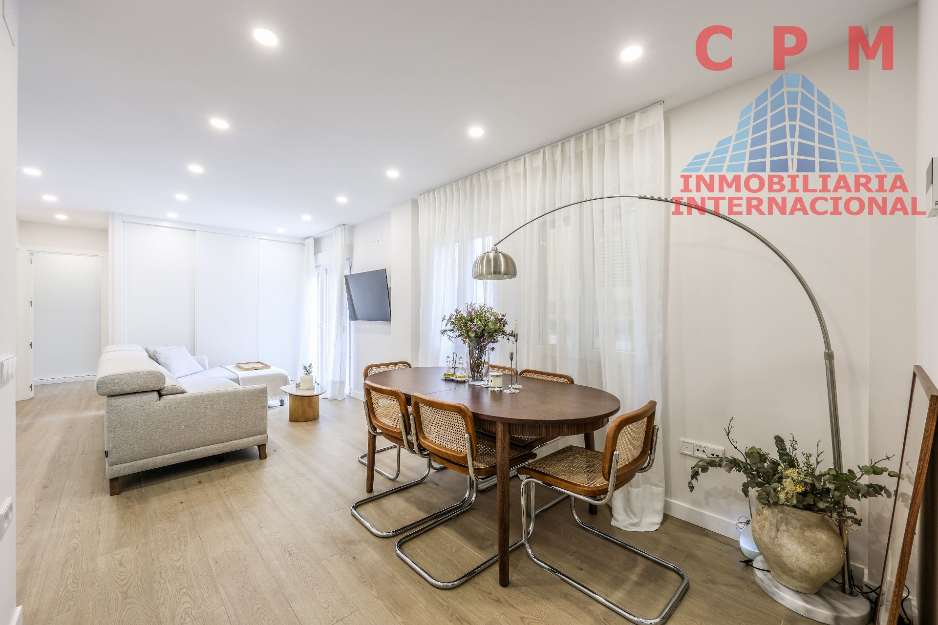 Living room of Flat to rent in  Madrid Capital  with Air Conditioner, Heating and Parquet flooring