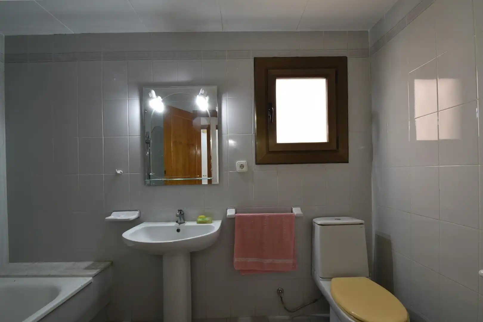 Badezimmer von Wohnung zum Verkauf in Vilanova i la Geltrú mit Heizung, Terrasse und Balkon