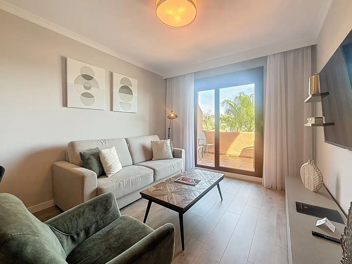 Living room of Apartments for sale in Benahavís  with Air Conditioner, Terrace and Swimming Pool