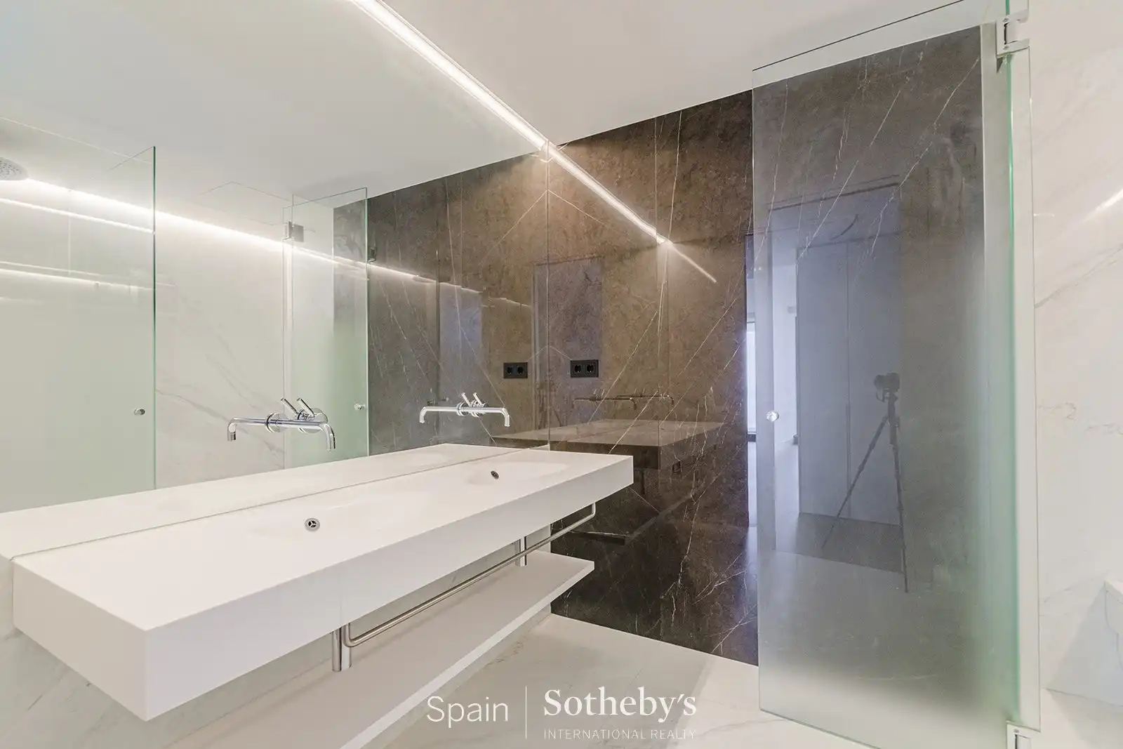 Bany de Apartament en venda en Barcelona amb Calefacció, Terrassa i Traster