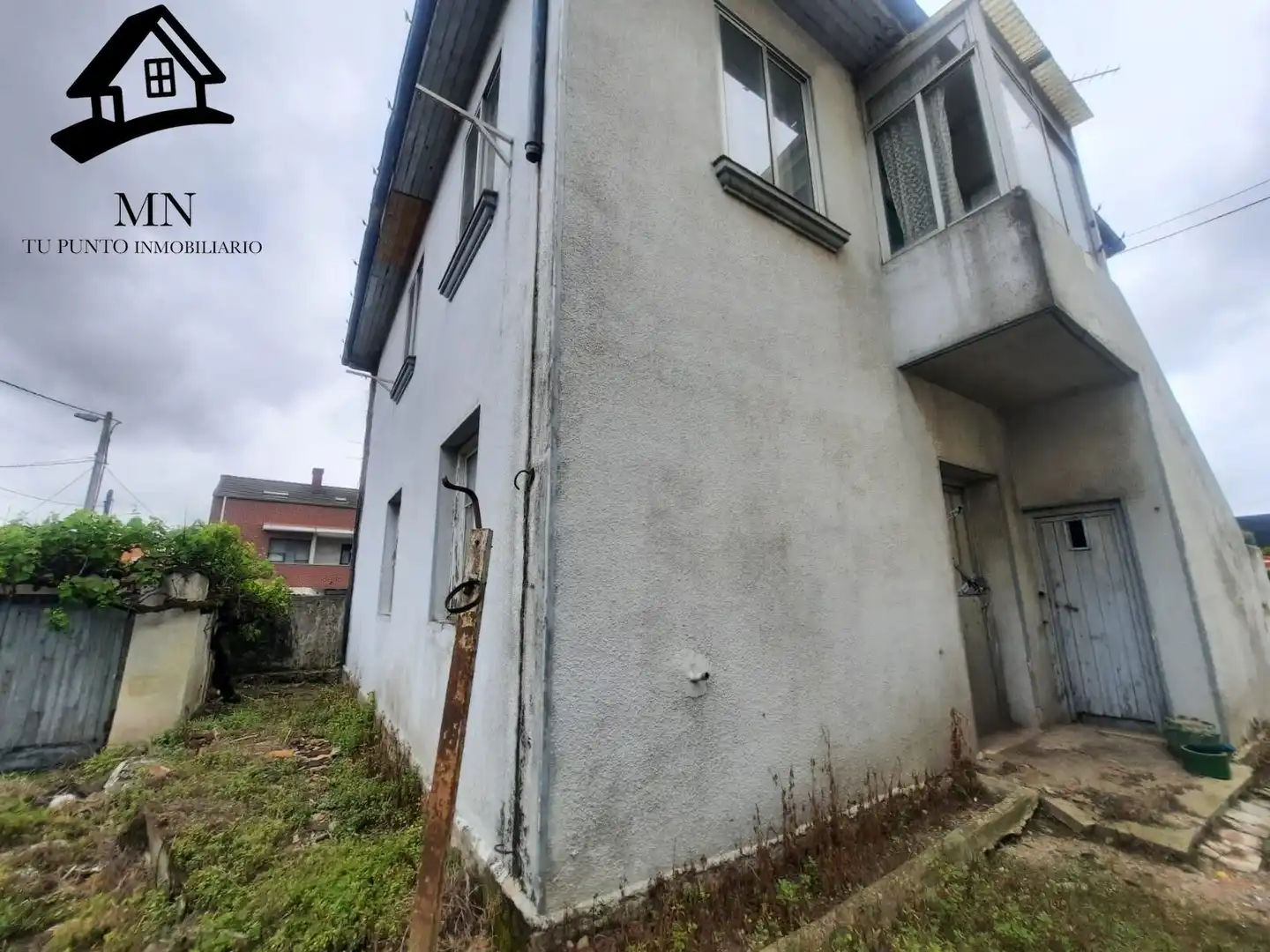 Vista exterior de Casa o xalet en venda en Torrelavega  amb Jardí privat