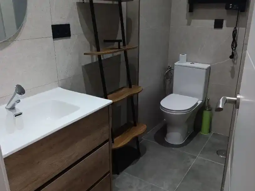 Badezimmer von Wohnung zur Miete in Úbeda mit Klimaanlage