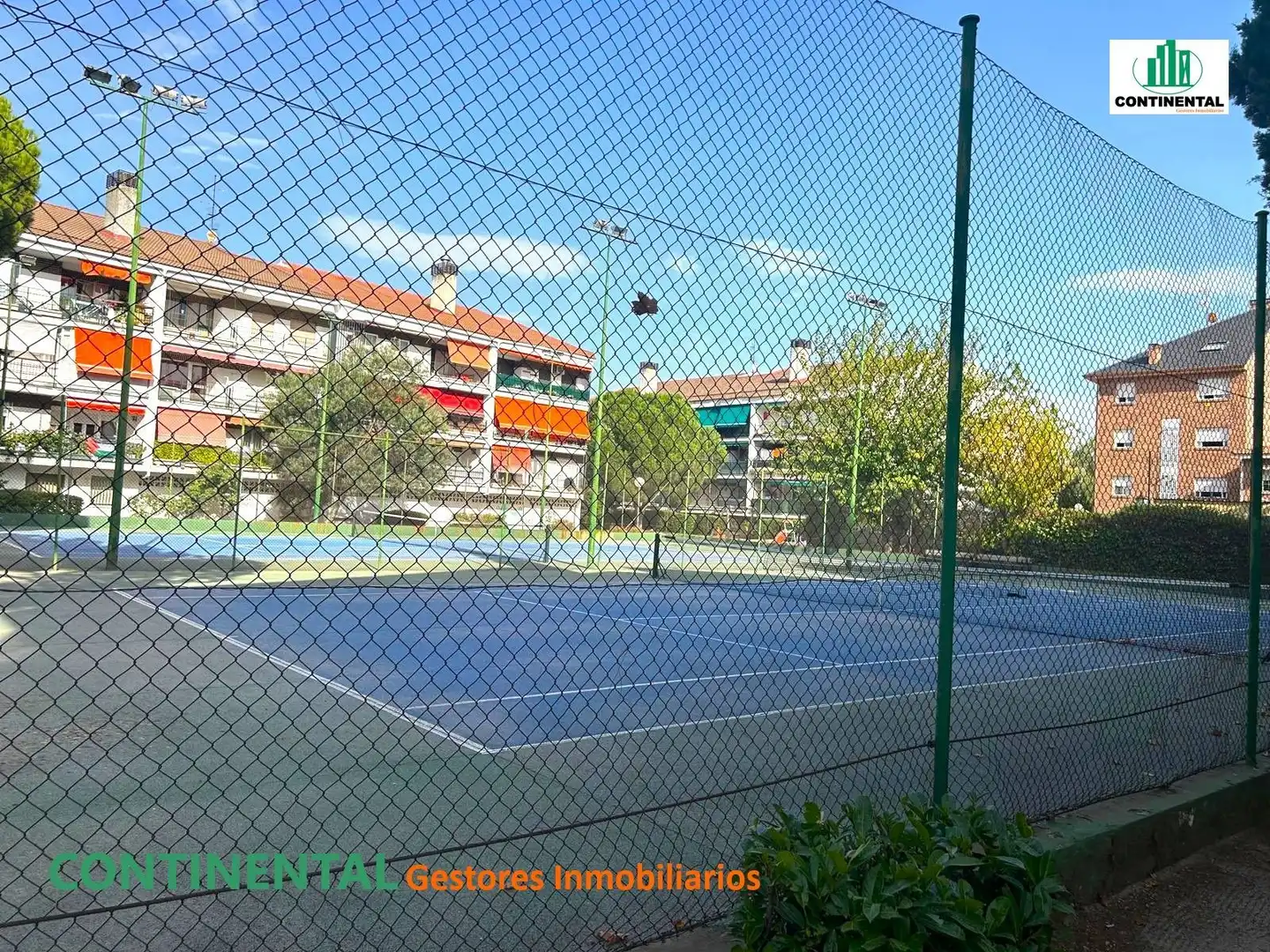 Außenansicht von Wohnung zum Verkauf in Collado Villalba mit Heizung, Terrasse und Gemeinschaftspool