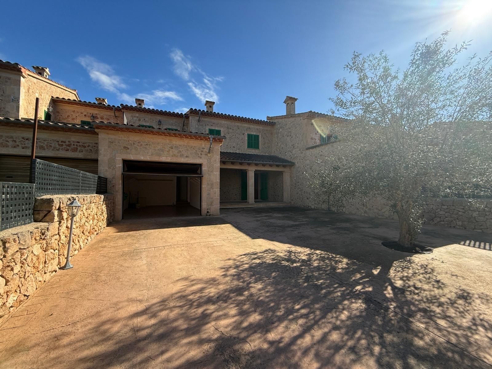 Vista exterior de Casa adosada en venda en Santa Eugènia amb Terrassa