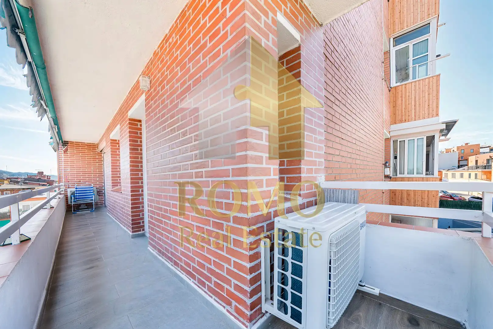 Vista exterior de Piso en venta en Santa Perpètua de Mogoda con Calefacción y Balcón