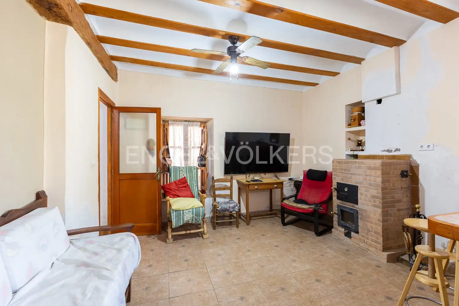 Sala d'estar de Finca rústica en venda en Requena amb Aire condicionat, Calefacció i Jardí privat