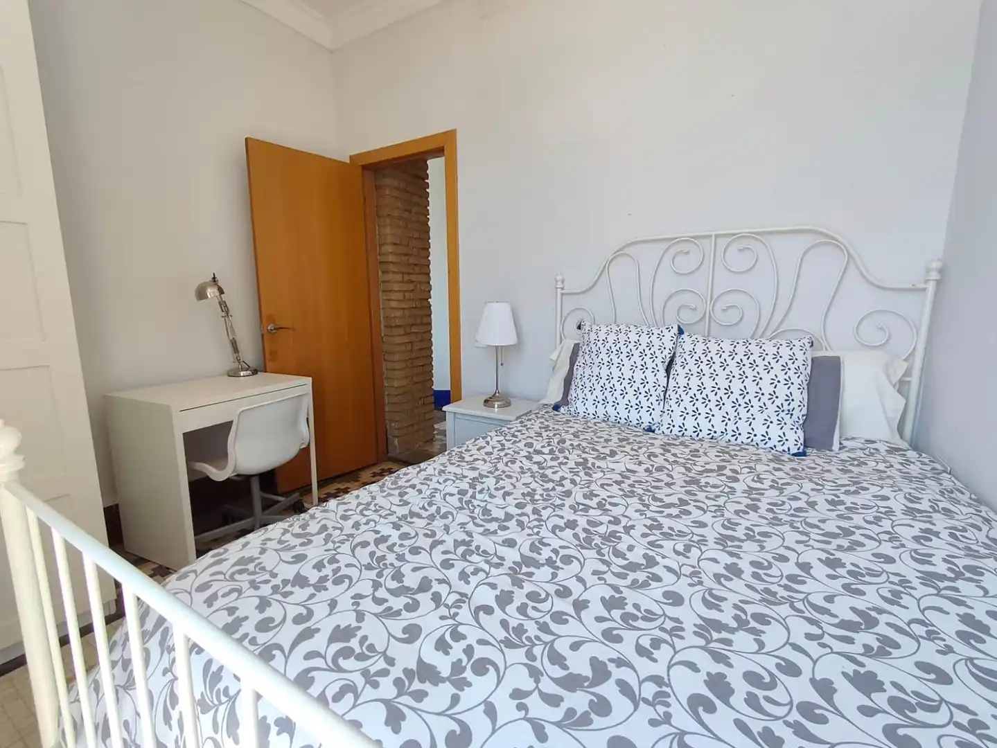 Schlafzimmer von Wohnung zur Miete in Valencia mit Klimaanlage, Möbliert und Balkon