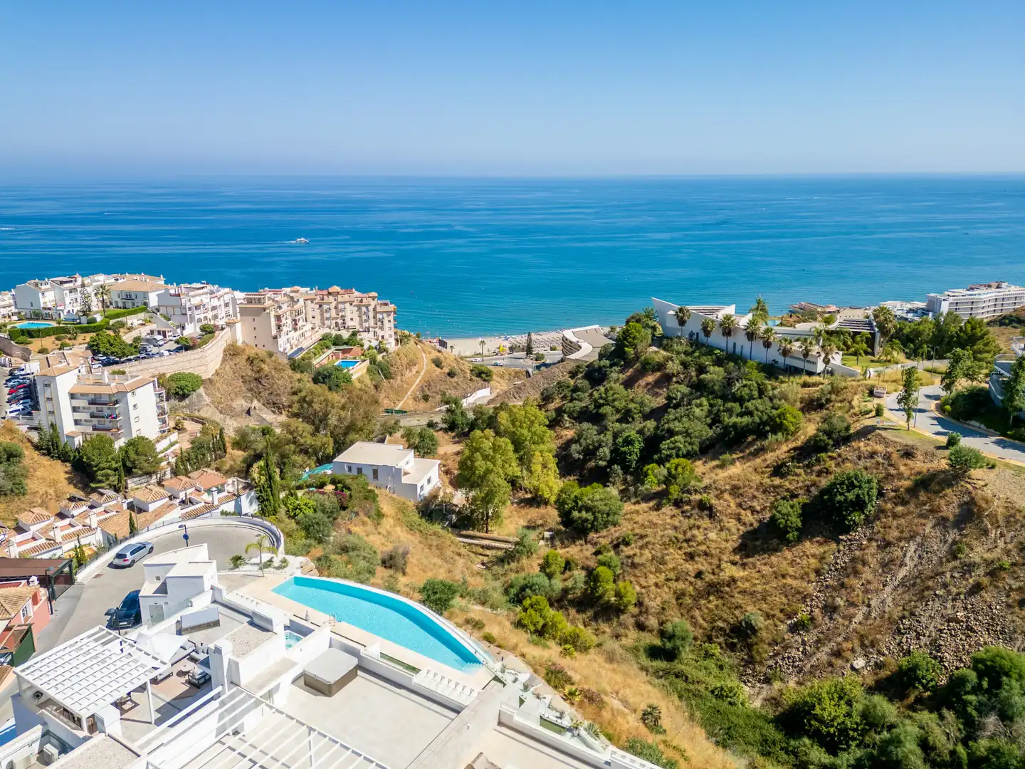 Außenansicht von Wohnungen zur Miete in Benalmádena mit Klimaanlage, Terrasse und Schwimmbad