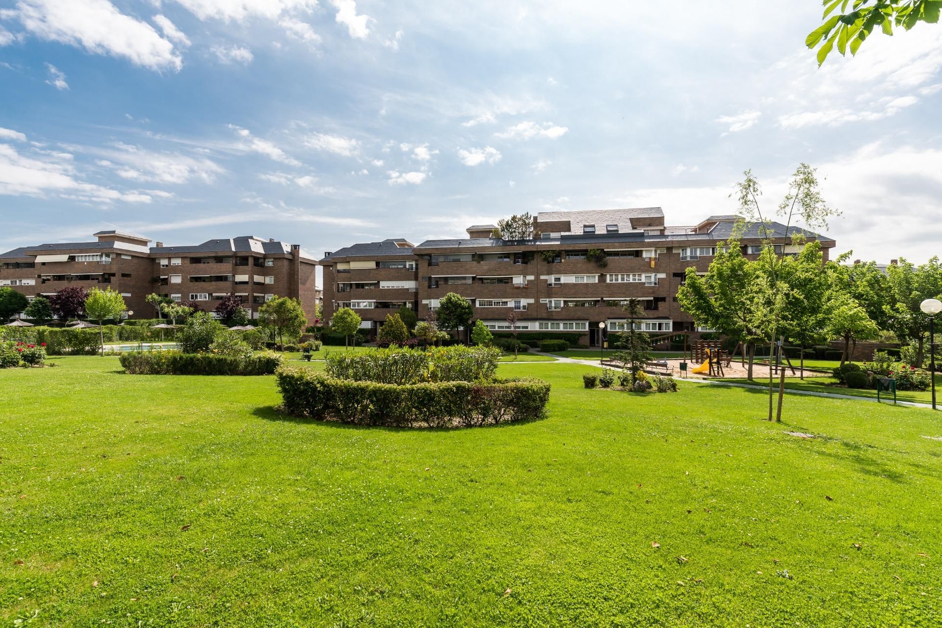 Exterior view of Planta baja to rent in Majadahonda  with Heating, Private garden and Terrace