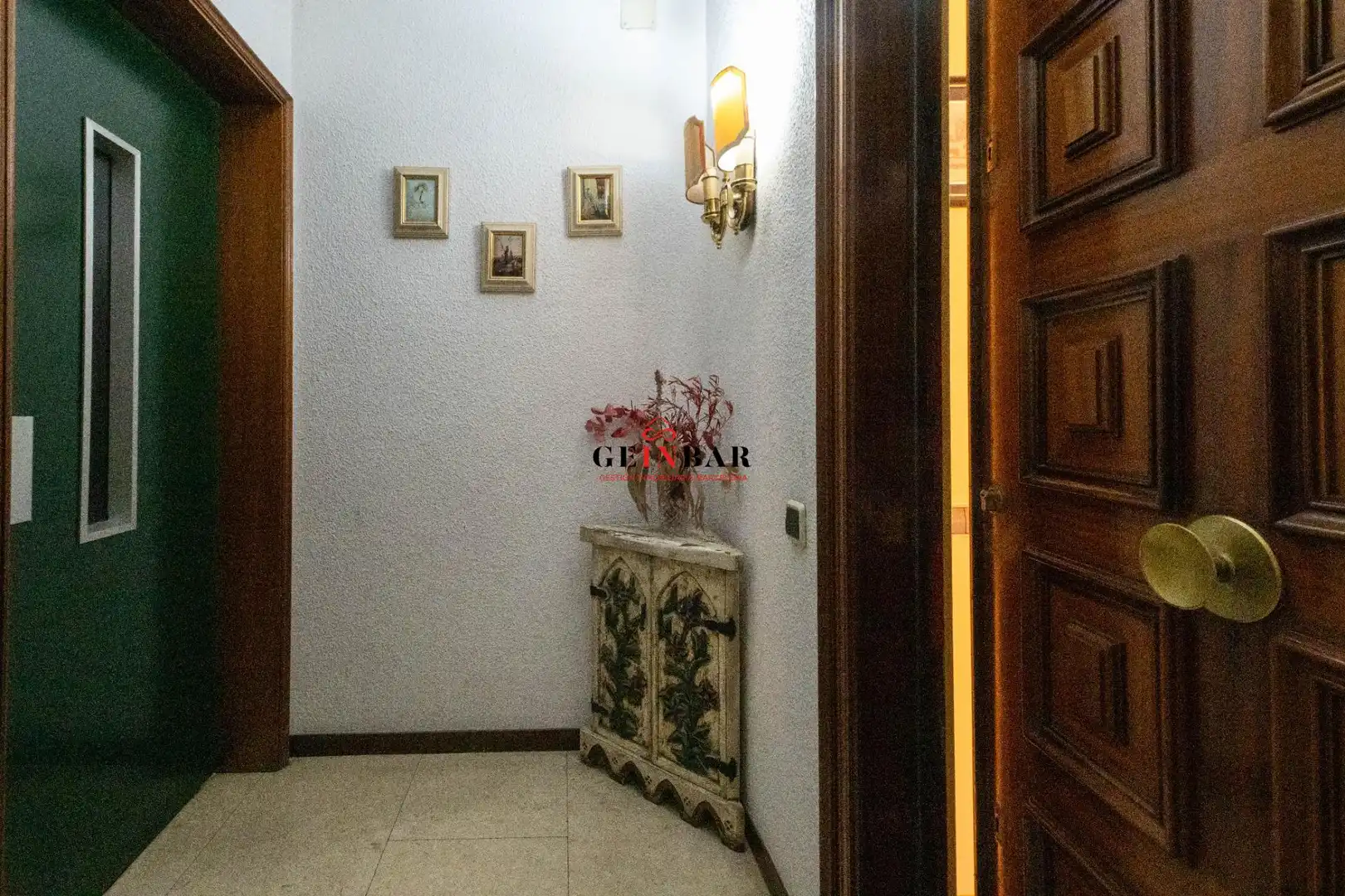 Wohnung zum Verkauf in Barcelona mit Klimaanlage, Heizung und Privatgarten