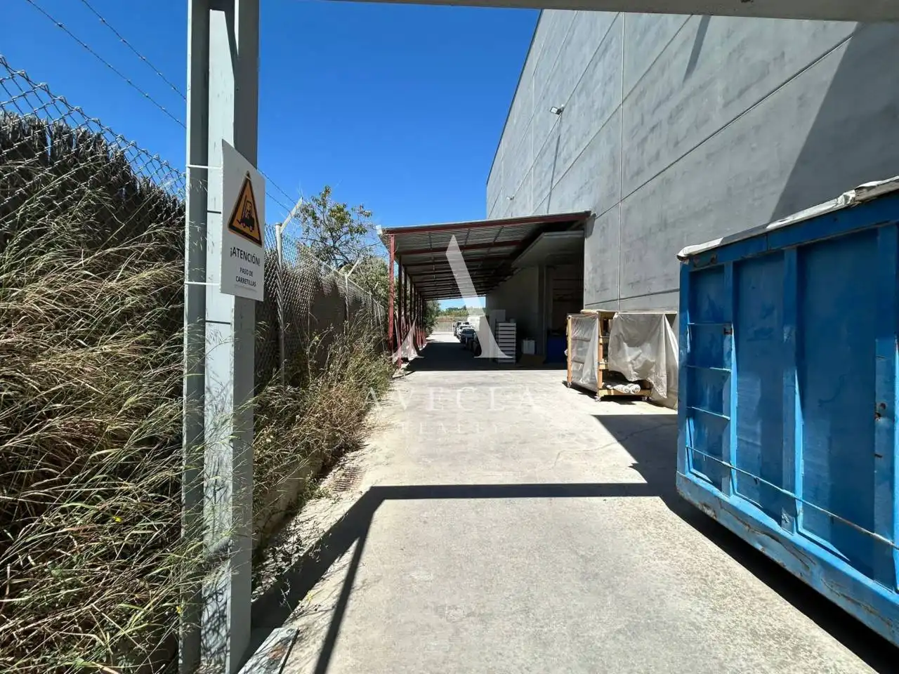 Vista exterior de Nave industrial de alquiler en Montcada i Reixac