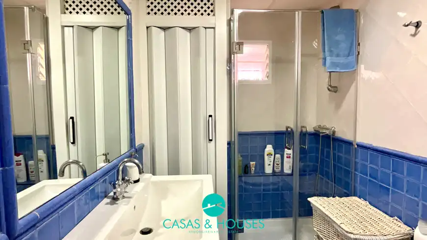 Bathroom of Flat for sale in La Manga del Mar Menor  with Air Conditioner, Terrace and Furnished