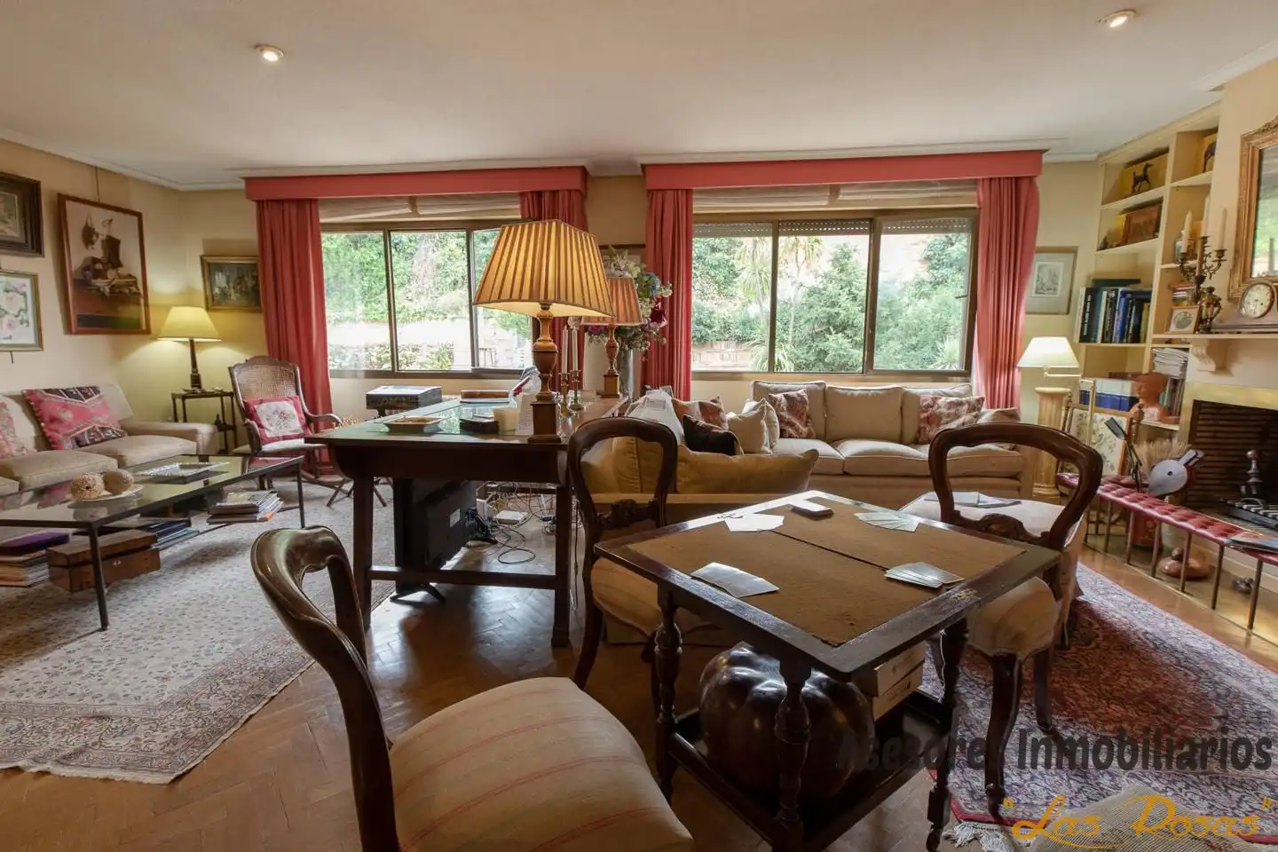 Wohnzimmer von Einfamilien-Reihenhaus zum Verkauf in Madrid mit Klimaanlage, Heizung und Privatgarten