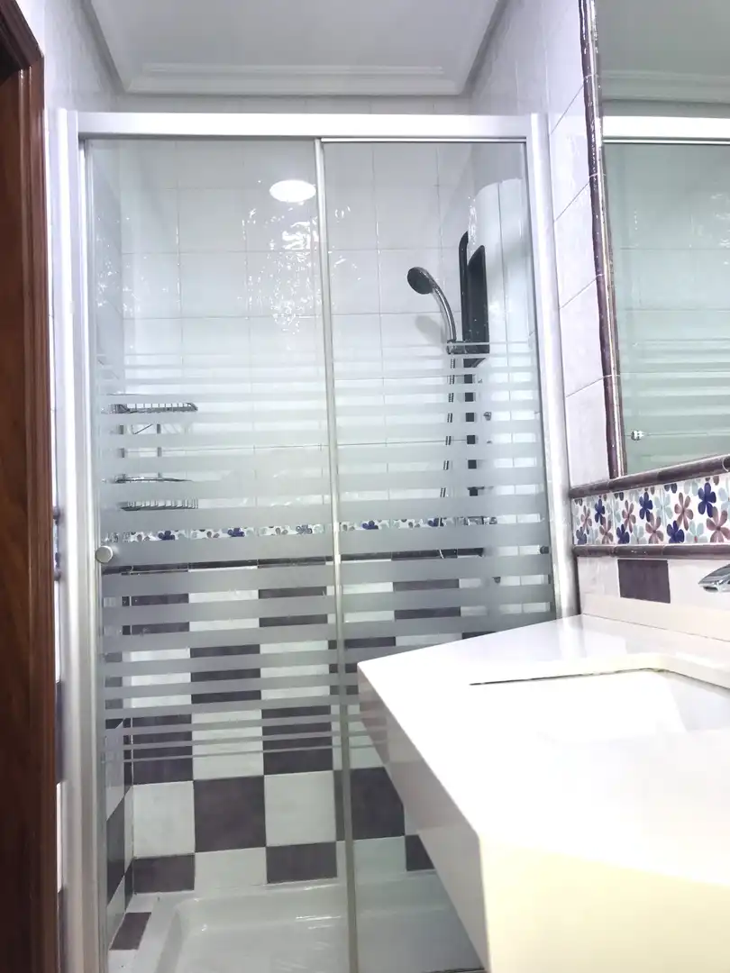 Baño de Casa adosada en venta en Plasencia con Aire acondicionado, Calefacción y Jardín privado