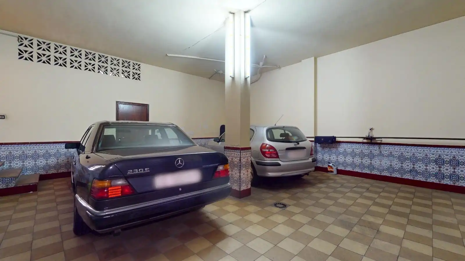 Aparcament de Casa o xalet en venda en Córdoba amb Jardí privat, Terrassa i Traster