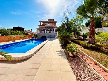 Villa con piscina in vendita a Los Balcones - Los Altos