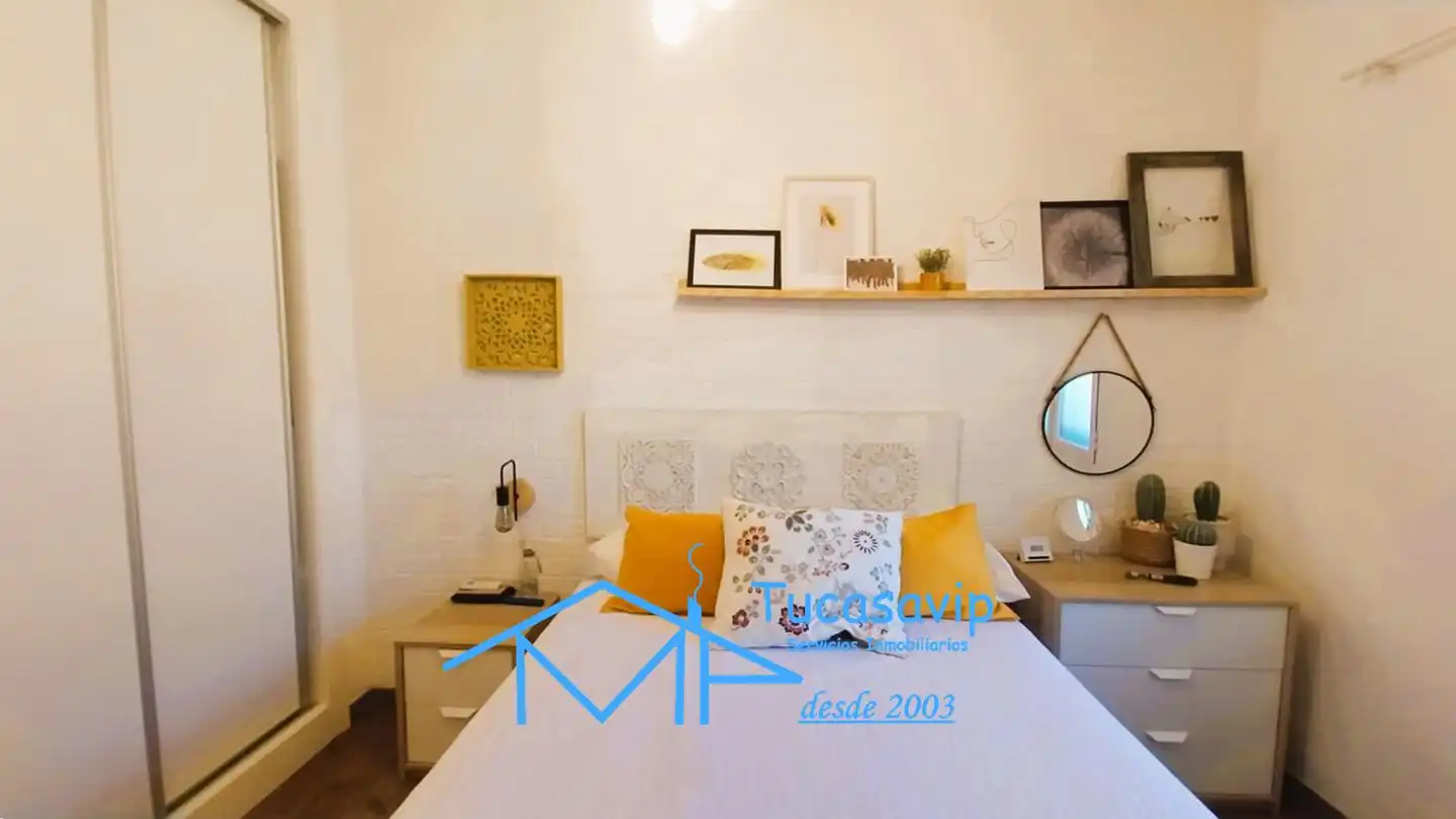 Habitación de Planta baja en venta en La Adrada 