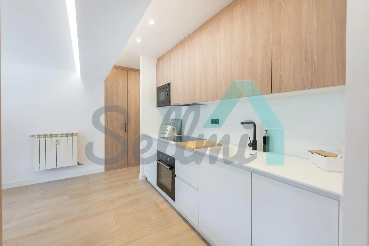 Flat for rent in Calle Real Oviedo, Masip