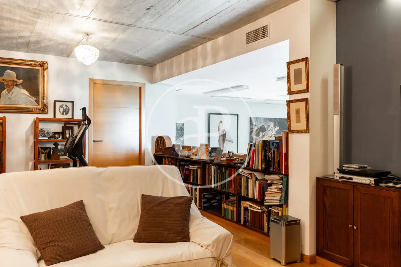 Living room of Houses for sale in Sant Cugat del Vallès  with Air Conditioner, Heating and Private garden