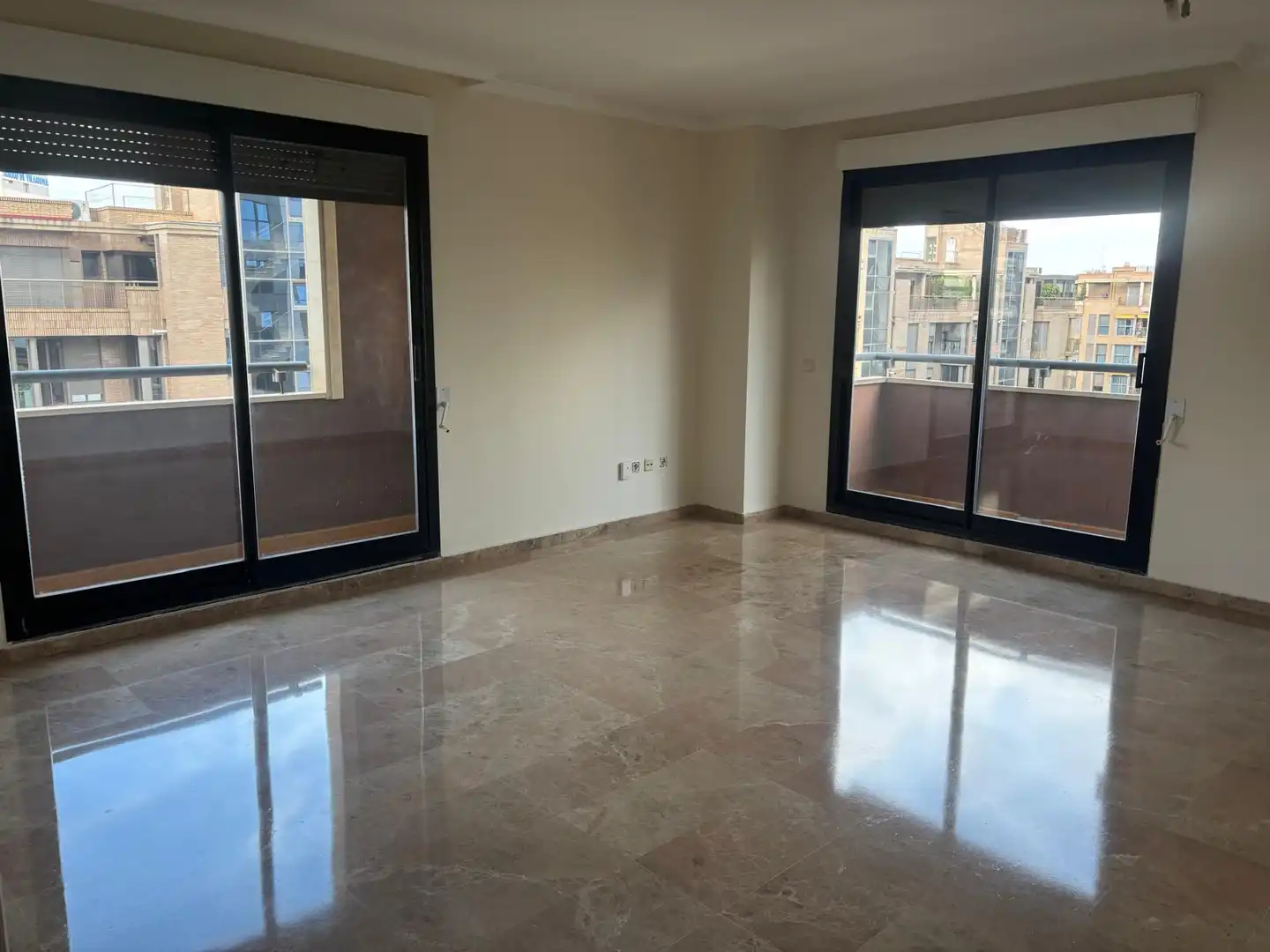 Wohnung mit Terrasse zum Verkauf in Avinguda de les Corts Valencianes 35