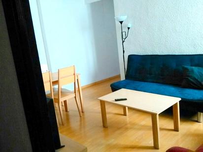 Sala d'estar de Pis de lloguer en  Zaragoza Capital amb Calefacció, Parquet i Moblat