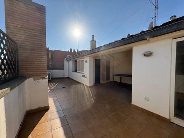 Àtic amb balcó en venda a Creu de la Mà