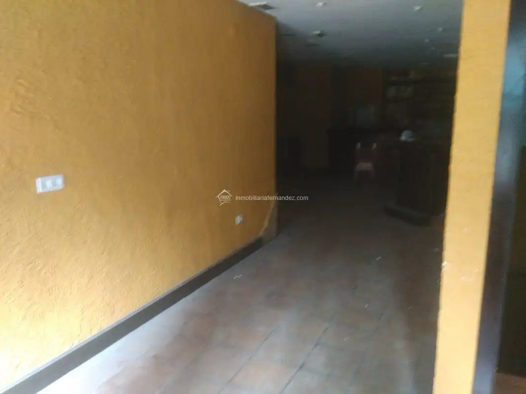 Locale commerciale in affitto a Centro
