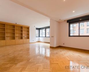 Living room of Flat to rent in  Madrid Capital  with Air Conditioner and Swimming Pool