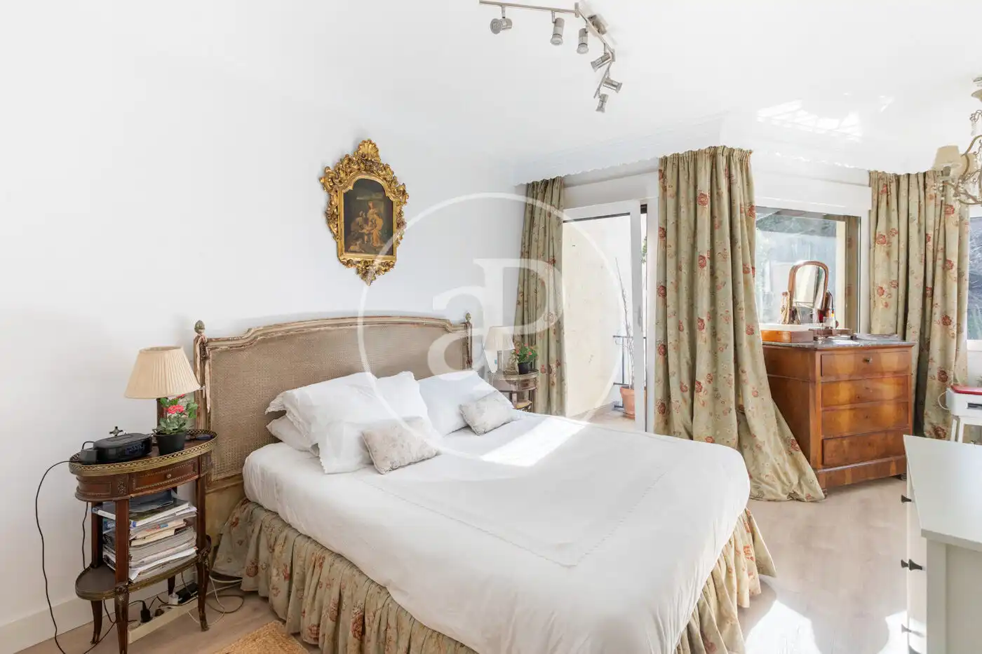 Habitación de Casa adosada en venta en La Moraleja con Aire acondicionado, Calefacción y Jardín privado