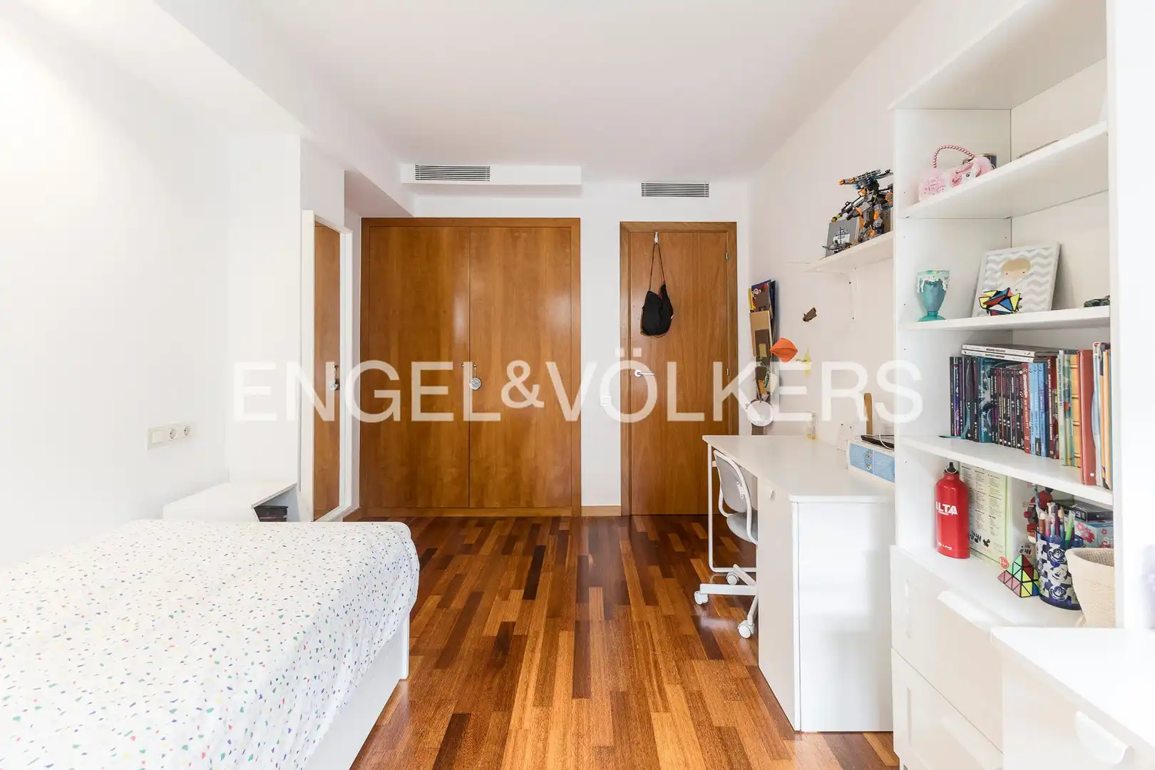 Bedroom of Duplexes for sale in Barcelona  with Heating, Parquet flooring and Furnished