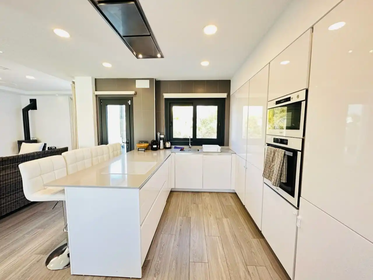 Cocina de Casa o chalet en venta en Nerja con Aire acondicionado, Jardín privado y Trastero