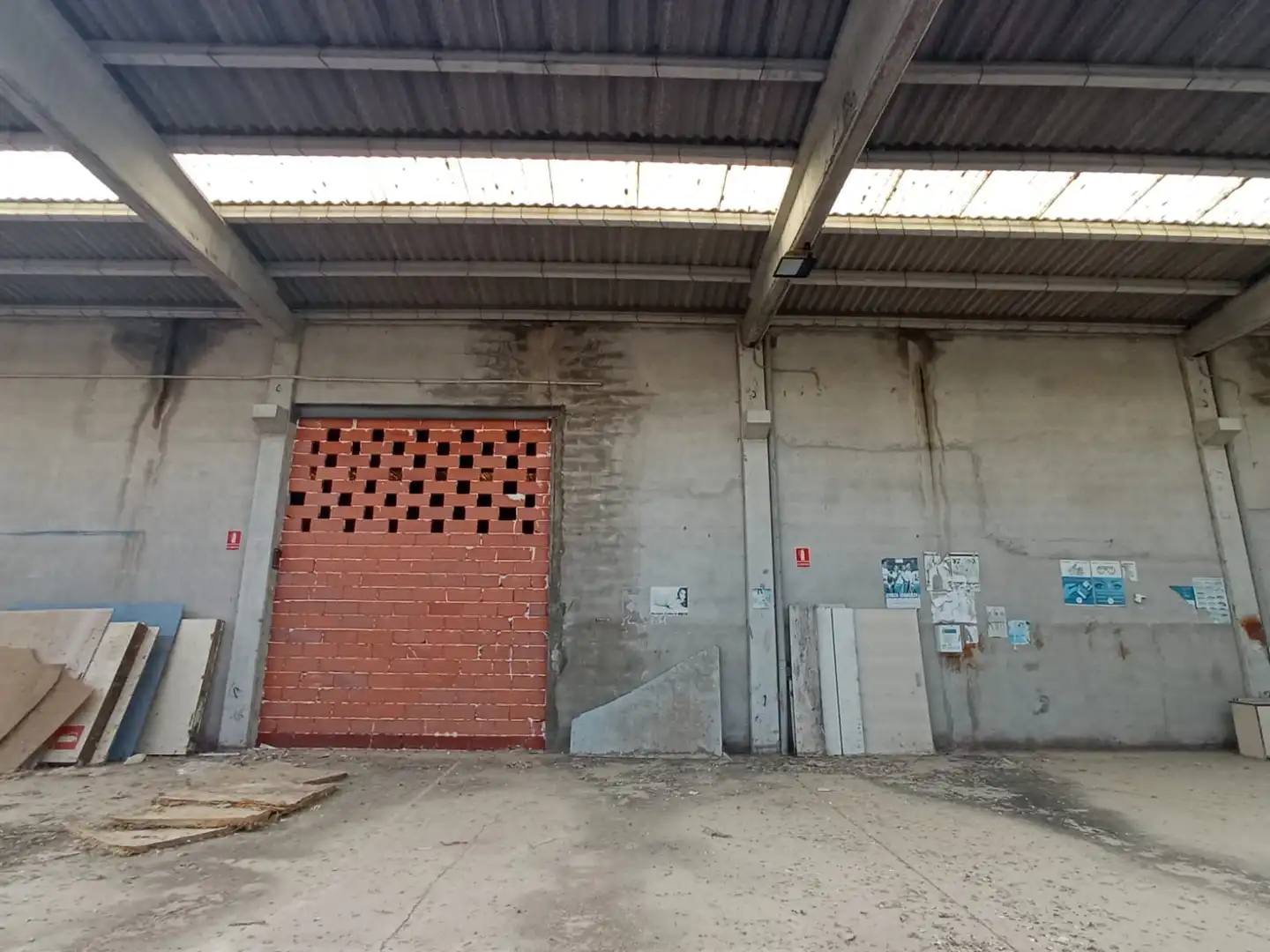 Vista exterior de Nave industrial en venta en Cadrete