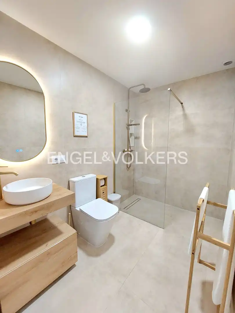 Bathroom of Flat for sale in Valencia  with Heating and Terrace