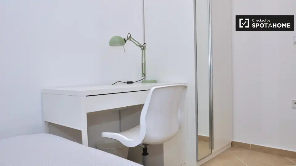 Bedroom of Flat for share in Sant Andreu