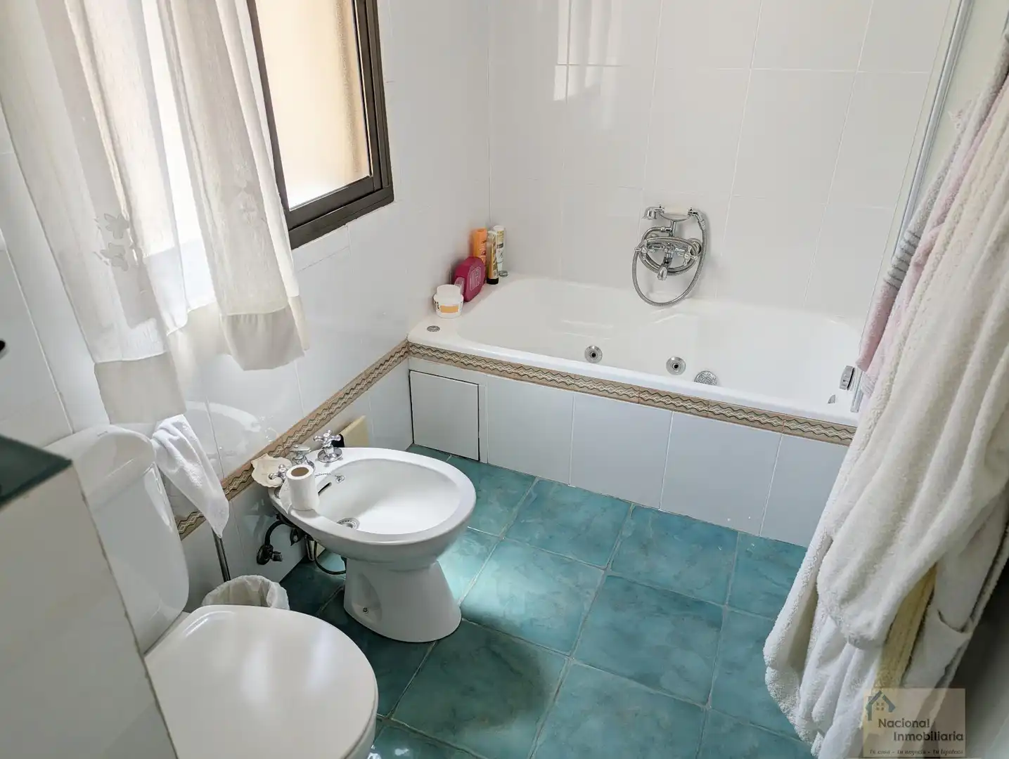 Baño de Dúplex en venta en Segovia con Calefacción, Parquet y Trastero